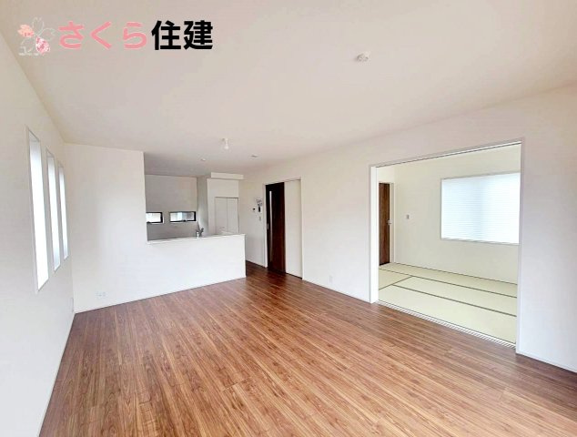 リーブルガーデン宇都宮駒生町第25　1号棟の内観：施工例|同社施工物件の写真です。たっぷりの陽光と爽やかな風を感じて頂ける、開放感あふれるリビングです。
