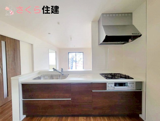 リーブルガーデン宇都宮駒生町第25　1号棟の内観：施工例|同社施工物件の写真です。対面式システムキッチン。家族とコミュニケーションをとりながら家事ができます
