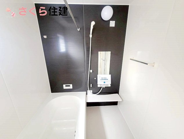リーブルガーデン宇都宮駒生町第25　1号棟の浴室|雨の日や湿気の多い梅雨時期などに重宝する浴室暖房乾燥機付きです。			