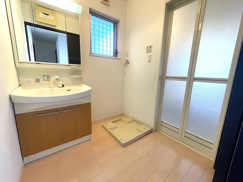 田原台９丁目　中古一戸建ての脱衣所|洗濯機置き場
■物件内覧・資金計画相談・住宅ローン相談、リフォーム相談、お問合せ受付中■
※当日・翌日のご内覧、ご相談はお電話でのお問合せがスムーズです！