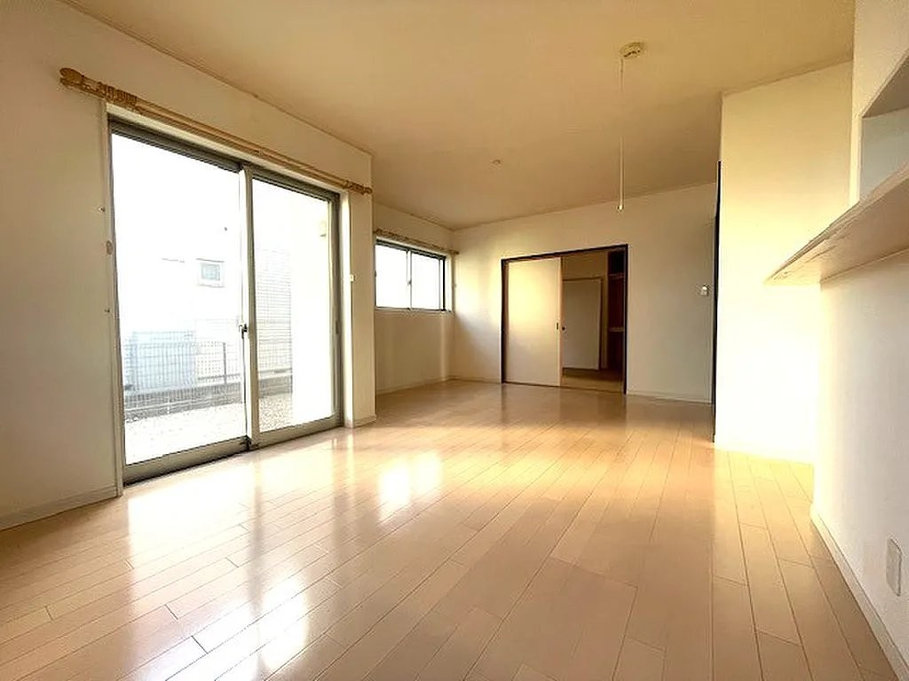 田原台９丁目　中古一戸建ての居間・リビング|LDK16.5帖
■物件内覧・資金計画相談・住宅ローン相談、リフォーム相談、お問合せ受付中■
※当日・翌日のご内覧、ご相談はお電話でのお問合せがスムーズです！