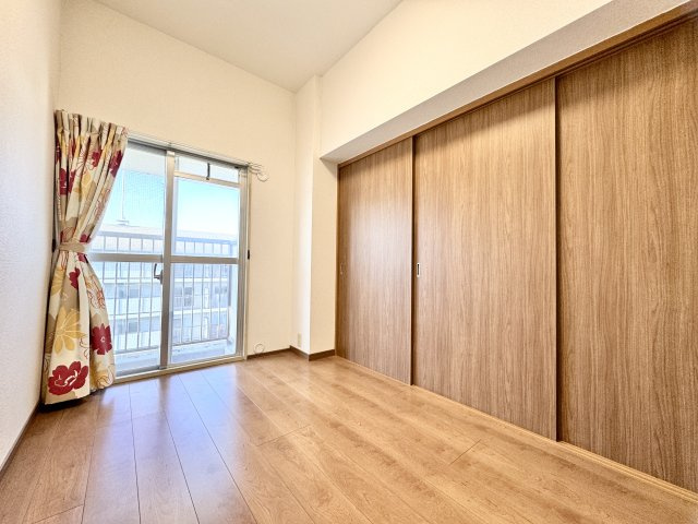 【リフォーム済】グランドメゾン守山3号棟 最上階（15F）のその他|4.2帖洋室にはクローゼット完備。