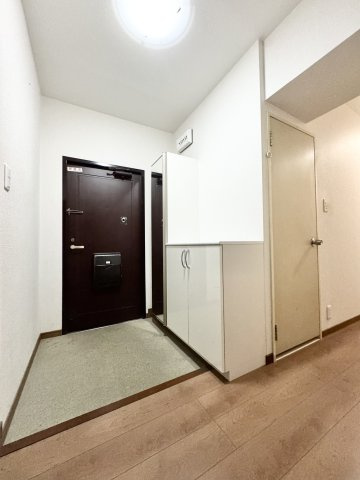 【リフォーム済】グランドメゾン守山3号棟 最上階（15F）のその他|玄関にはシューズボックス完備。