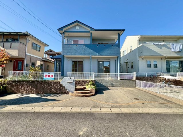 大津市松が丘5丁目　中古戸建の前面道路含む現地写真|区画の整う閑静な住宅地です。