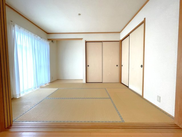 大津市松が丘5丁目　中古戸建の和室|南向きの陽当たりの良い和室。