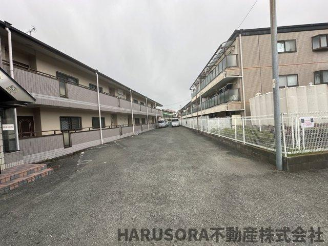 枚方市黄金野2丁目２棟レジデンスの駐車場