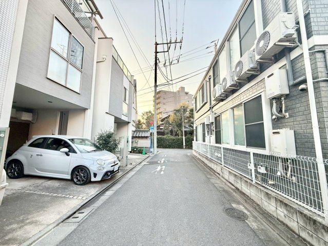 中野区沼袋4丁目　建築条件無し売地の前面道路含む現地写真|2025.11.21撮影

現地ご見学希望・資料請求などお気軽にお問い合わせ下さい！
03-5990-5201