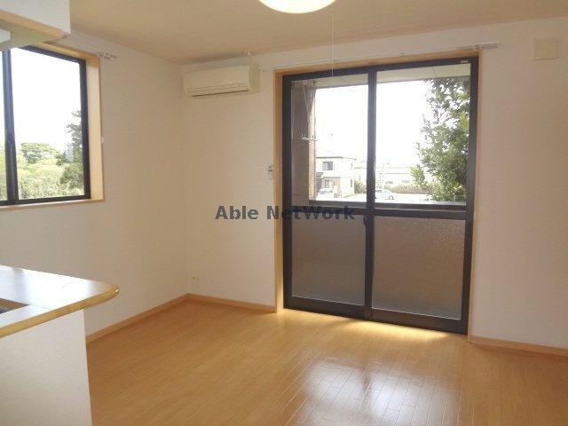 Vegaの居間・リビング|南向きで明るいリビング