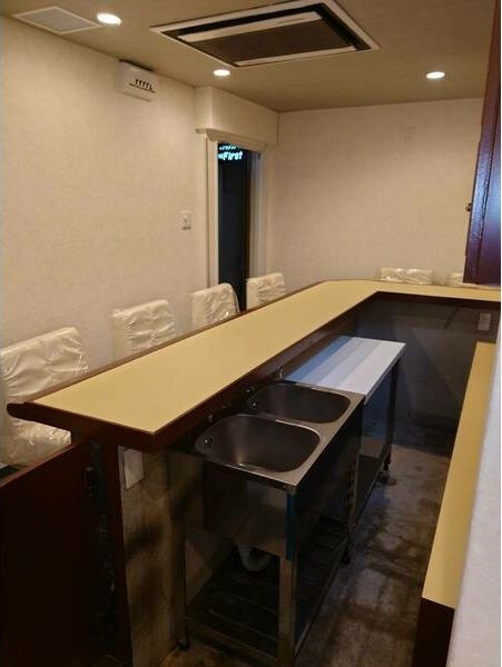 鶴ケ丘駅前ビルの内装