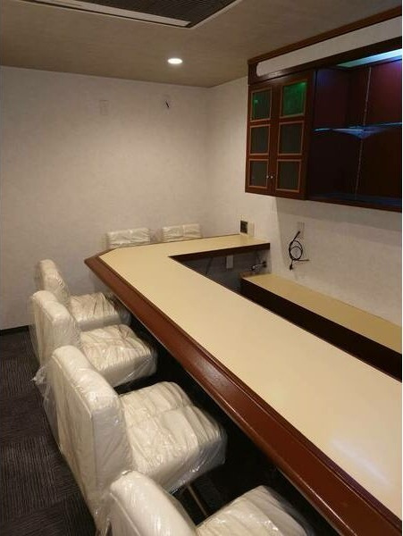 鶴ケ丘駅前ビルの内装