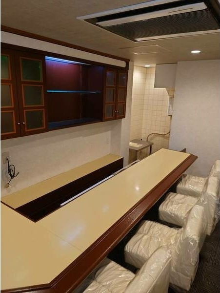 鶴ケ丘駅前ビルの内装