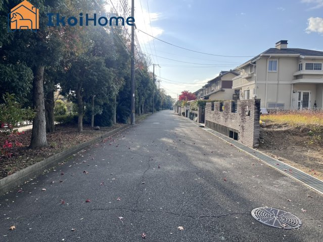 神戸市西区狩場台2丁目　土地の前面道路含む現地写真|●資料・カタログのご請求無料●　狩場台小学校までは徒歩8分、櫨谷中学校までは徒歩9分。