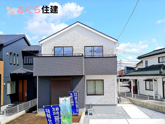 リーブルガーデン宇都宮駒生町第25　2号棟の外観|リビング掃出し窓にはシャッターを完備