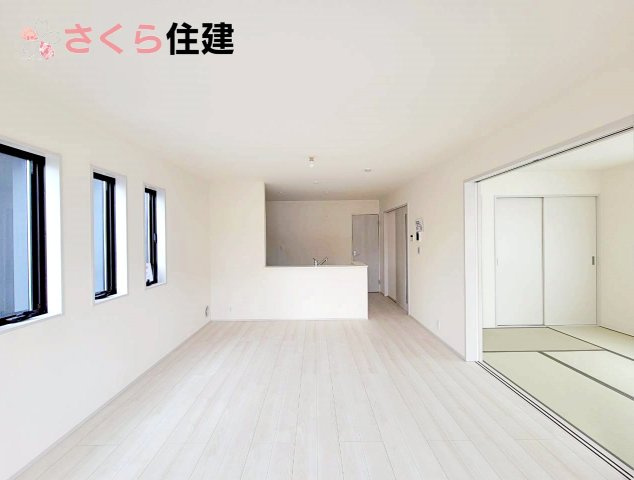 リーブルガーデン宇都宮駒生町第25　2号棟の居間・リビング|南向き16帖のリビング
