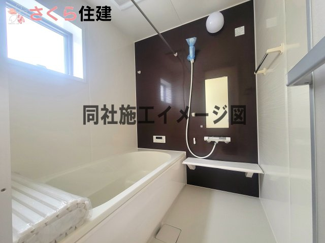 リーブルガーデン宇都宮駒生町第25　2号棟の内観：施工例|同社施工物件の写真です。雨の日や湿気の多い梅雨時期など、洗濯物が乾き難い時期に重宝する浴室換気乾燥機。										
