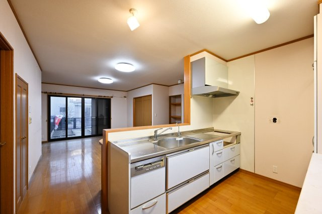 【キッチン】 | 太田市城西町 中古住宅 | 人気の対面式キッチン。お食事の準備をしながらでもご家族とのコミュニケーションを楽しめます♪