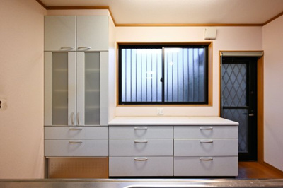 【キッチン】 | 太田市城西町 中古住宅 | 大型のカップボード付きで食器もたっぷり収納できます♪