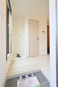 ＡＱＵＡ　ＬＵＣＥ　アクアルーチェ　Ⅱの玄関