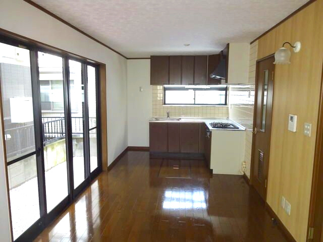 武蔵村山市大南１丁目の中古一戸建の居間・リビング