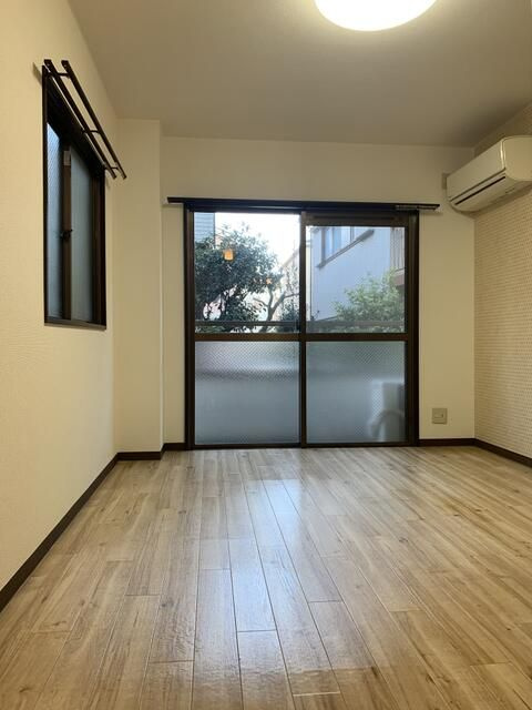 ビビアンコート猫実の居間・リビング