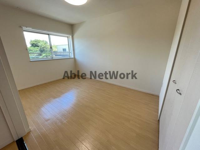 シンフォニーヒルズの洋室|南向きで明るいお部屋