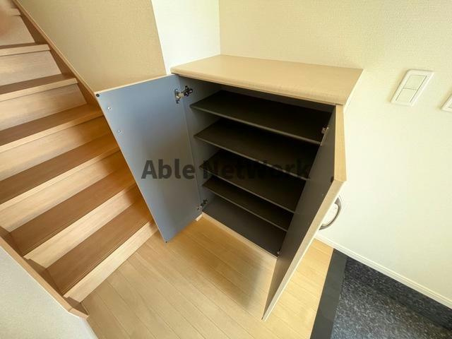 シンフォニーヒルズの玄関|シューズＢＯＸ付