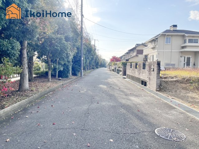 神戸市西区狩場台2丁目全2区画A号地　土地の前面道路含む現地写真|●年中無休：当日予約可●前面道路南向き広く約6.5ｍ！交通量も少なく閑静な住宅街です！