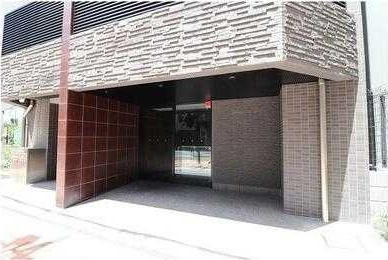 ルジェンテ・バリュ上野根岸のエントランス