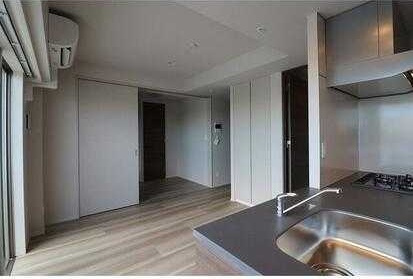 ルジェンテ・バリュ上野根岸の居間・リビング