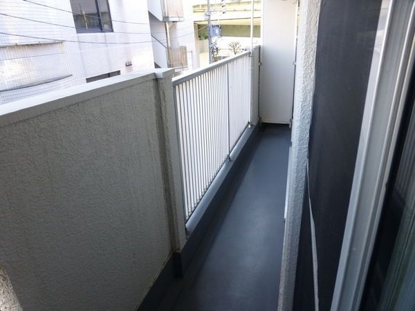 メゾンKARIのバルコニー