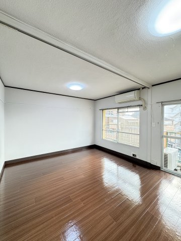 グランディア灘南通の居間・リビング