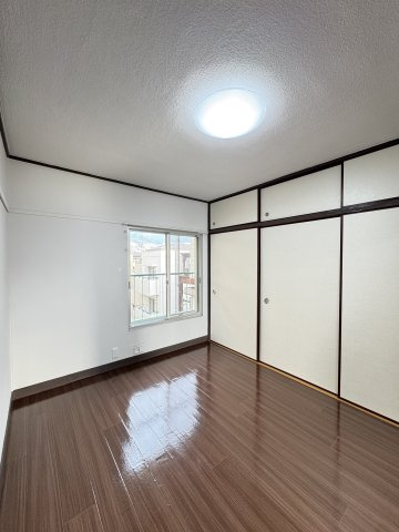 グランディア灘南通の寝室