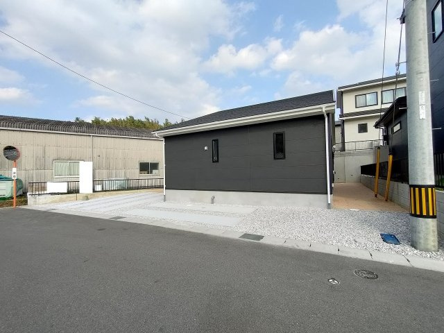 形山建売の駐車場