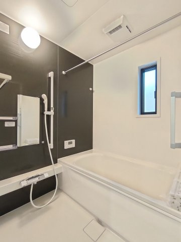 形山建売の浴室