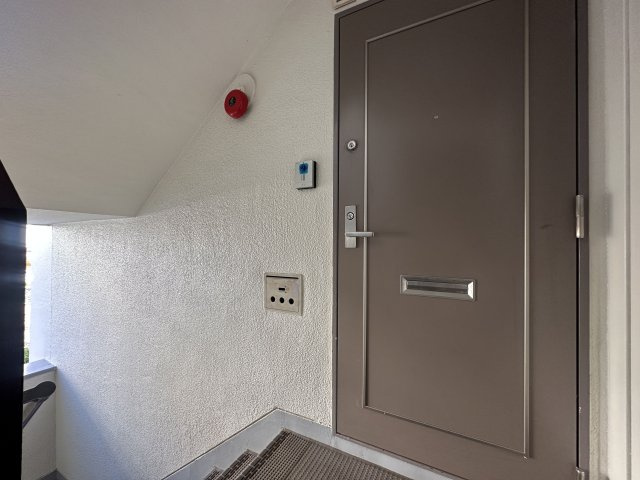 高倉台４団地18号棟の玄関