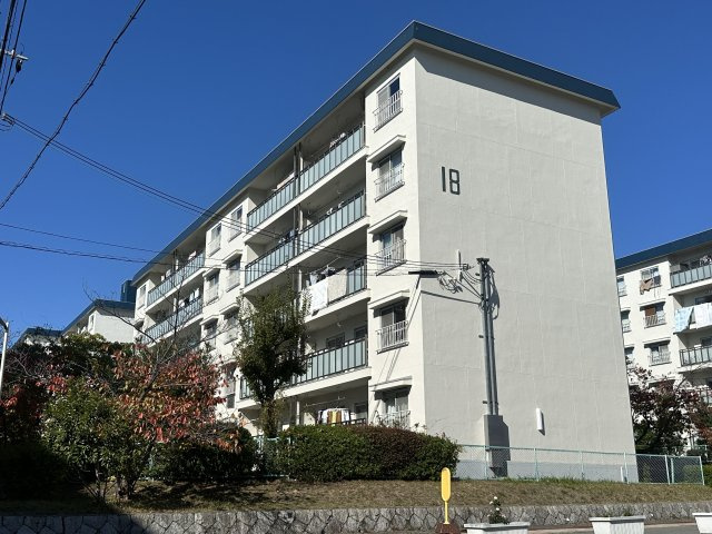 高倉台４団地18号棟の外観