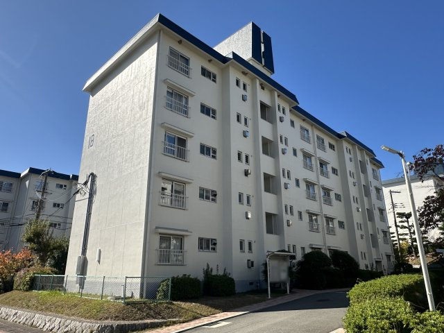 高倉台４団地18号棟の外観