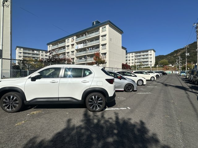 高倉台４団地18号棟の駐車場
