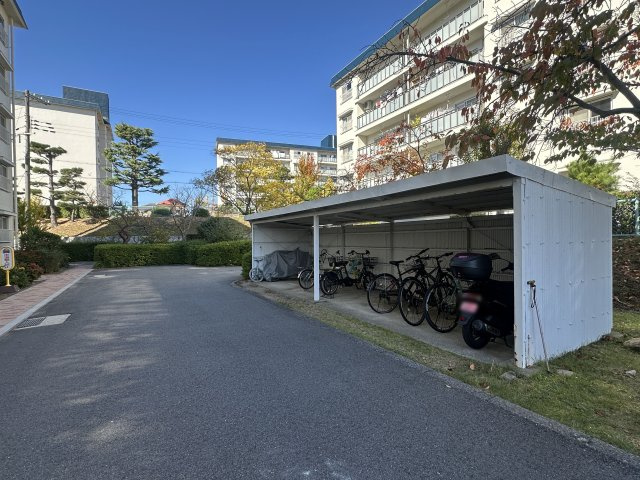 高倉台４団地18号棟の駐輪場