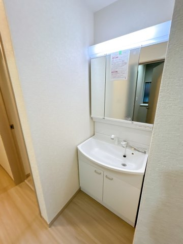 小山市中久喜1丁目　中古戸建の独立洗面台