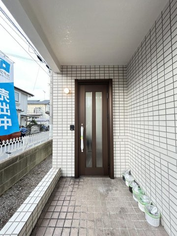 小山市中久喜1丁目　中古戸建の玄関