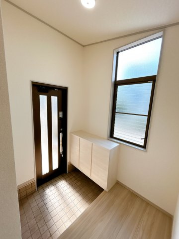 小山市中久喜1丁目　中古戸建の玄関