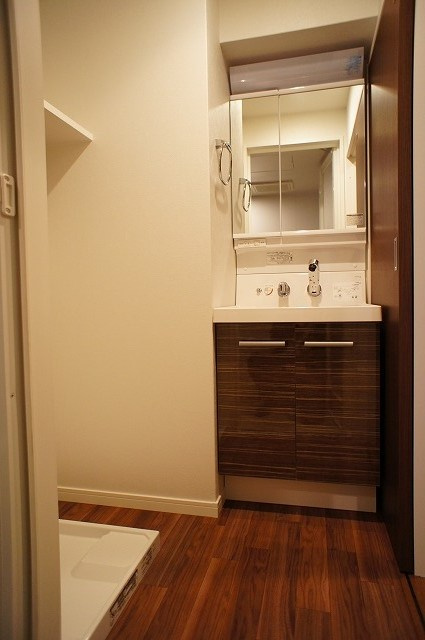 エンクレスト薬院大通の洗面所|広い洗面スペース