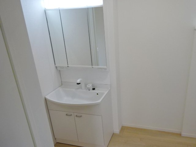 【独立洗面台】 | 裾野市水窪第1 新築建売分譲住宅 土地＋建物 TW05969 | 裾野市水窪1号棟　洗面化粧台 ※令和8年4月9日撮影写真