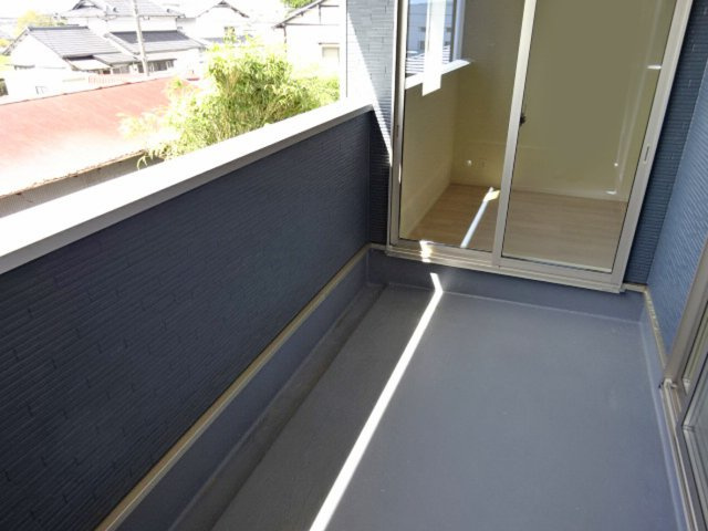 【バルコニー】 | 裾野市水窪第1 新築建売分譲住宅 土地＋建物 TW05969 | 裾野市水窪1号棟　バルコニー ※令和8年4月9日撮影写真