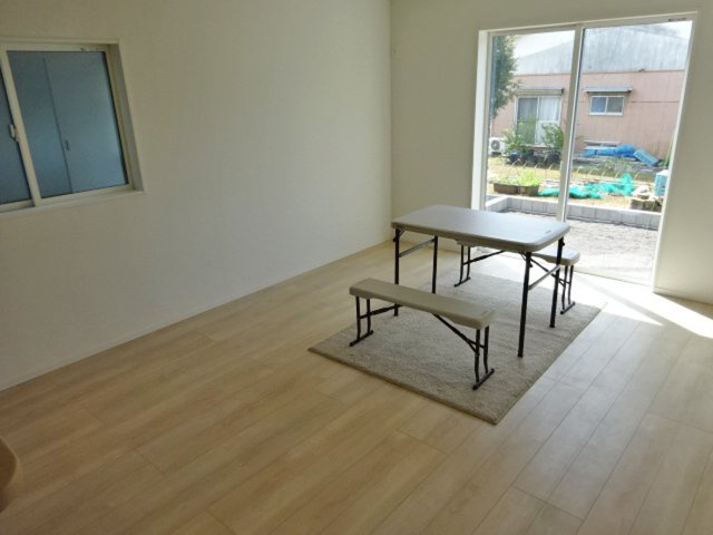 【居間・リビング】 | 裾野市水窪第1 新築建売分譲住宅 土地＋建物 TW05969 | 裾野市水窪1号棟　リビング ※令和8年4月9日撮影写真