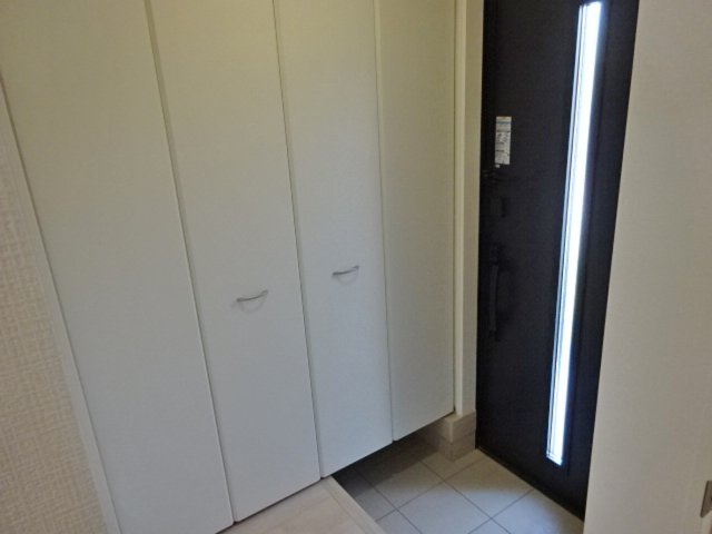 【玄関】 | 裾野市水窪第1 新築建売分譲住宅 土地＋建物 TW05969 | 裾野市水窪1号棟　玄関 ※令和8年4月9日撮影写真