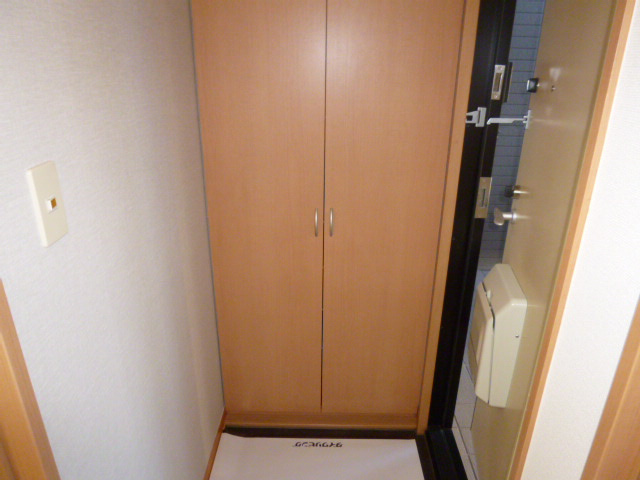 ピオーネ三宅の玄関