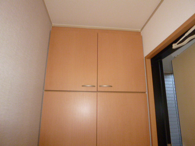 ピオーネ三宅の玄関