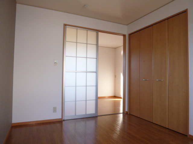 ピオーネ三宅の居間・リビング|洋室